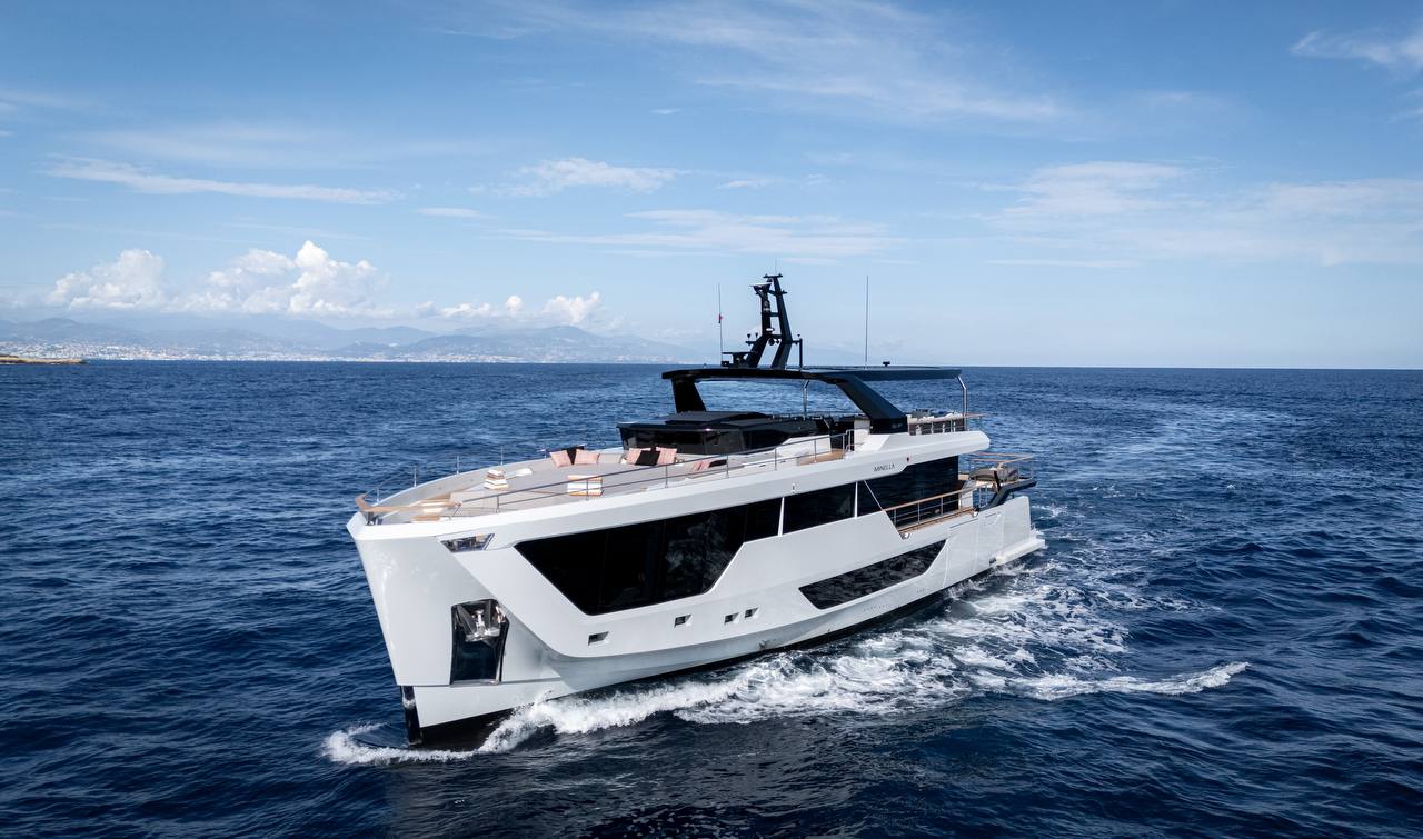 Numarine 30XP: Yachtul Explorer care Redefineste Confortul pentru Navigatori Ambitiosi