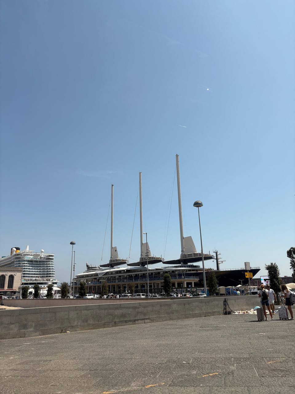 Superyacht-ul Corinthian Orient Express, zărit în portul Napoli