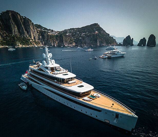 Italia atrage tot mai multe superiahturi private, în timp ce piața de charter rămâne stabilă
