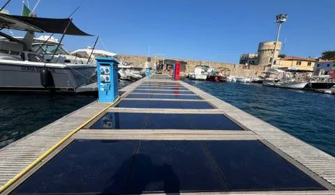 Pontonul care produce energie din soare și valuri: premieră tehnologică pe insula Giglio, Italia